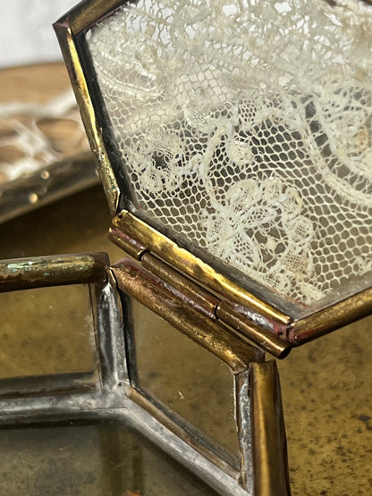 レースのガラス製ボックス