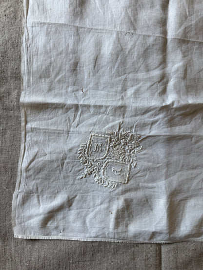 モノグラム刺繍ハンカチ