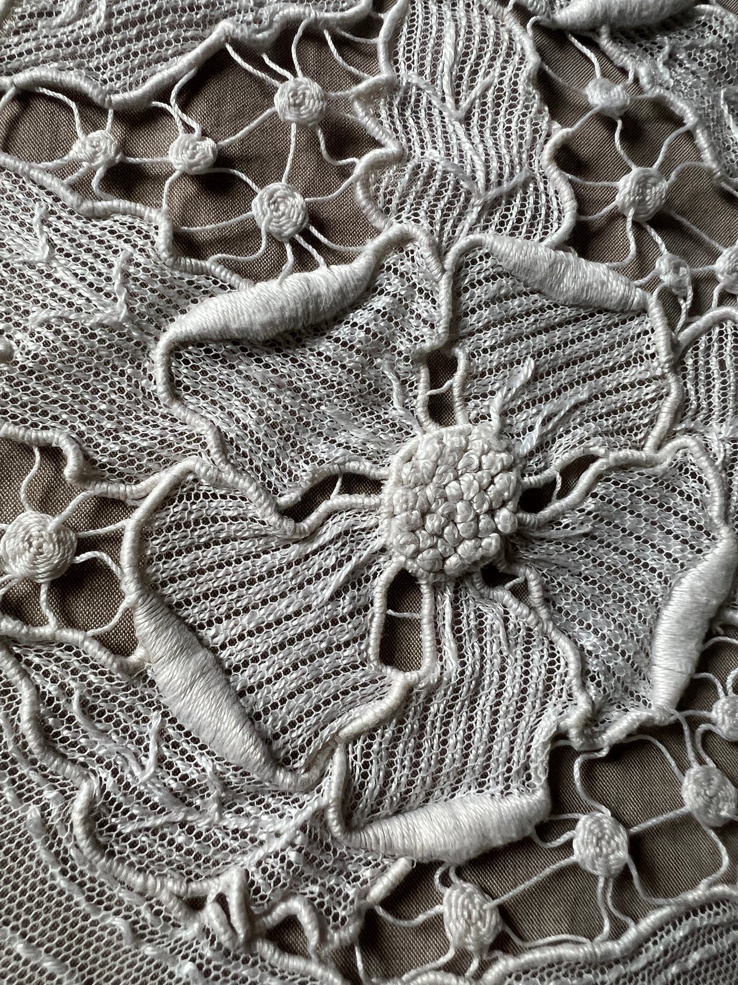 チュール刺繍レース楕円形フリルクロス
