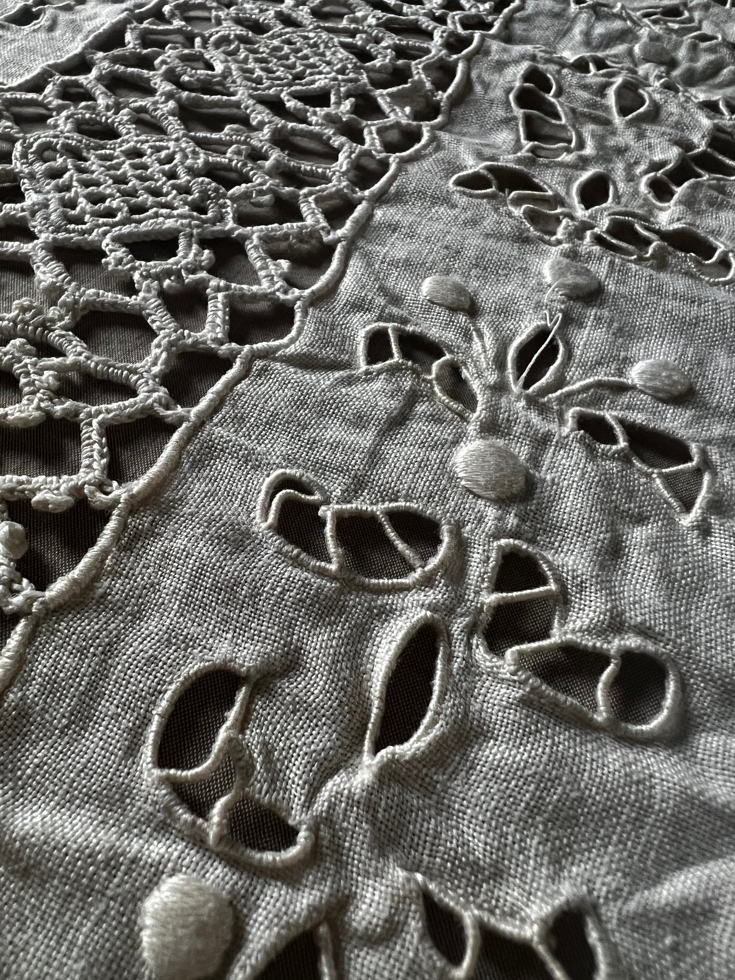 レースと刺繍の飾り布