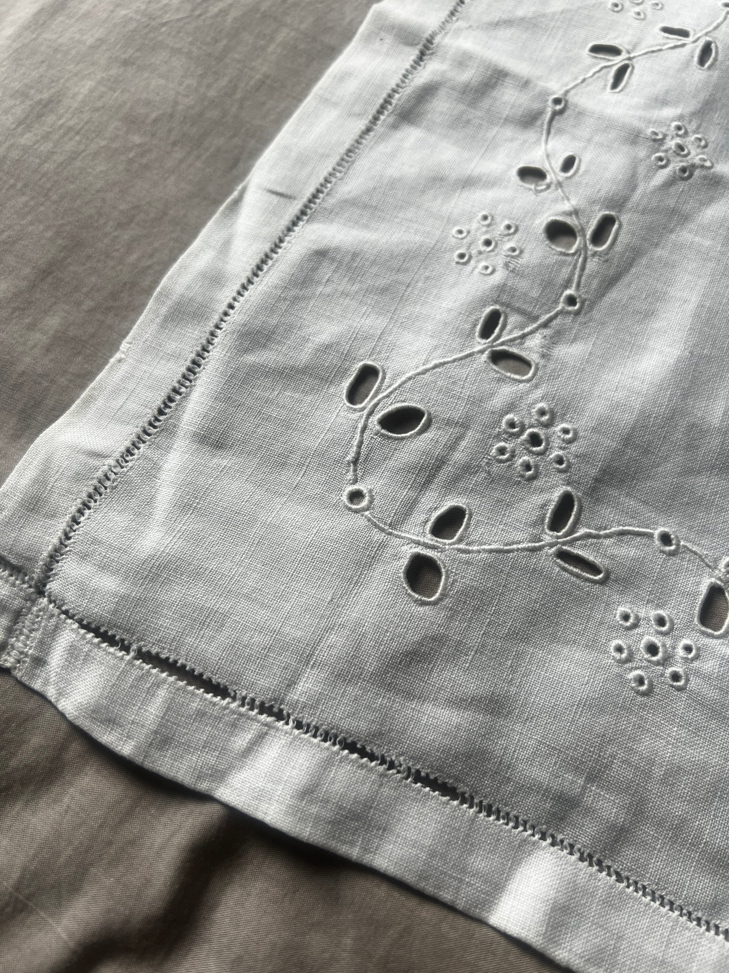 ★カットワーククロス