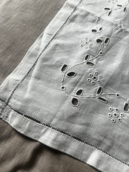 ★カットワーククロス