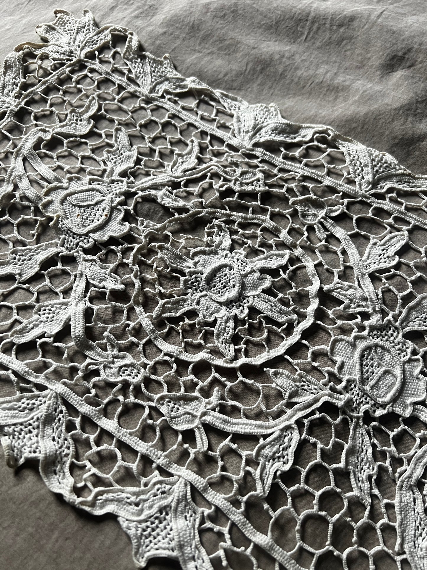 ニードルレースクロス