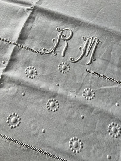モノグラム刺繍リネン端布