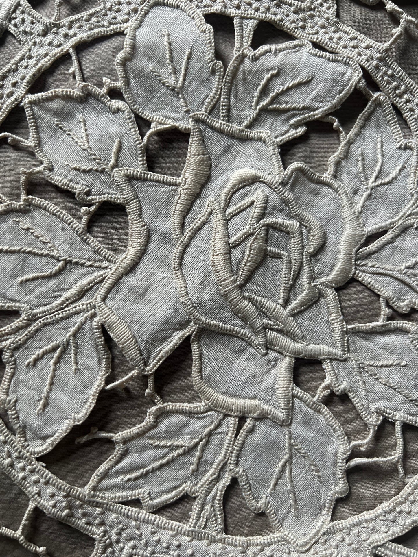 カットワーク刺繍クロス