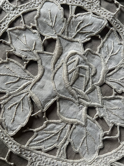 カットワーク刺繍クロス