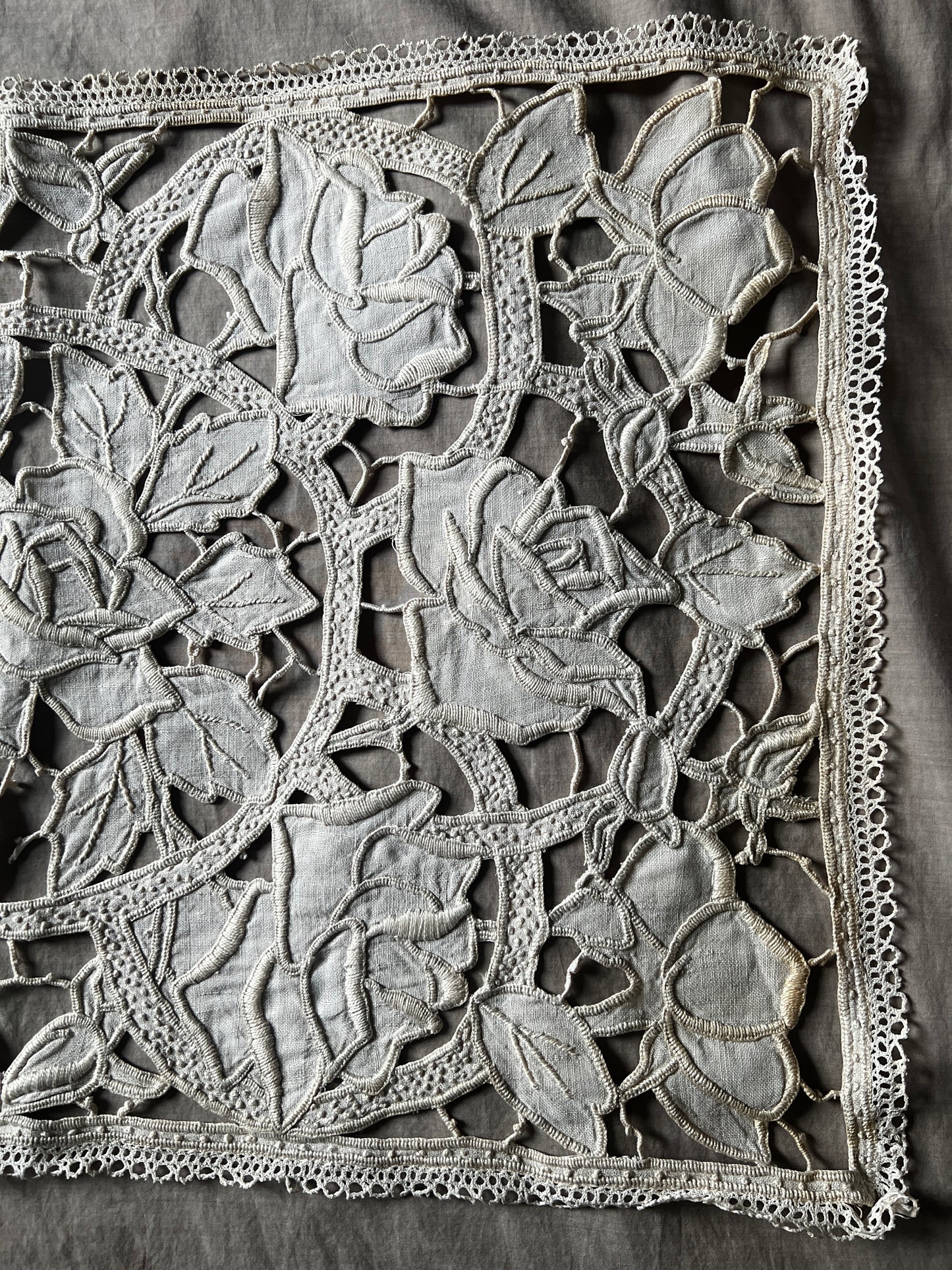 カットワーク刺繍クロス