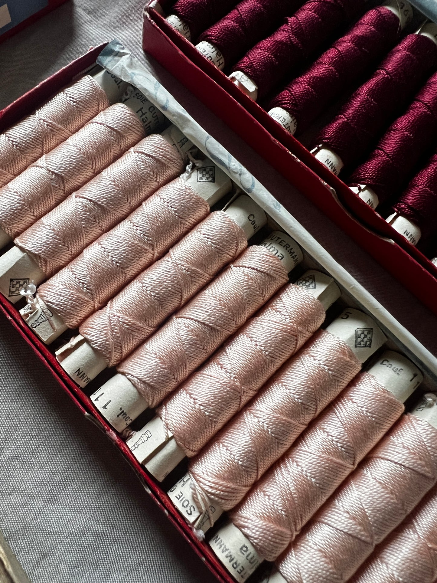 紙箱入り糸セット