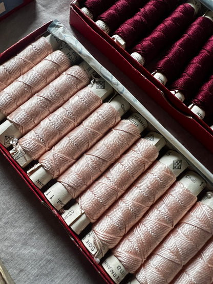 紙箱入り糸セット