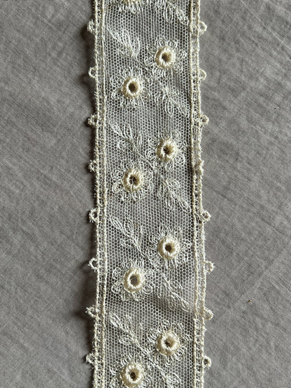 チュール刺繍レース