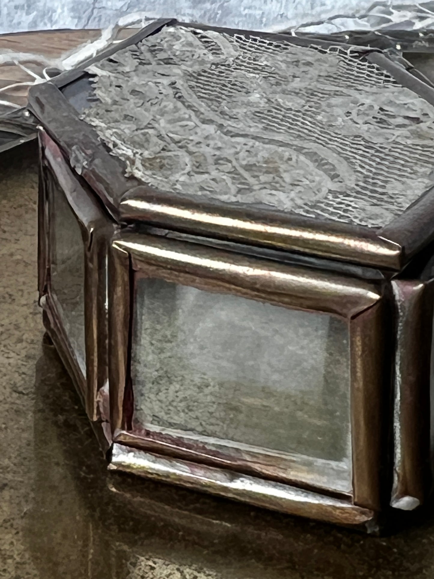 レースのガラス製ボックス