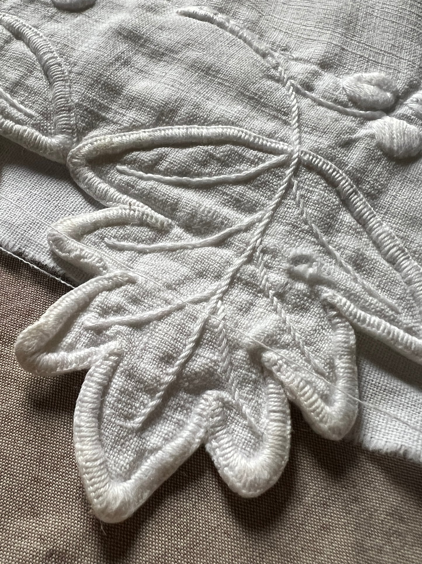 白刺繍トリム