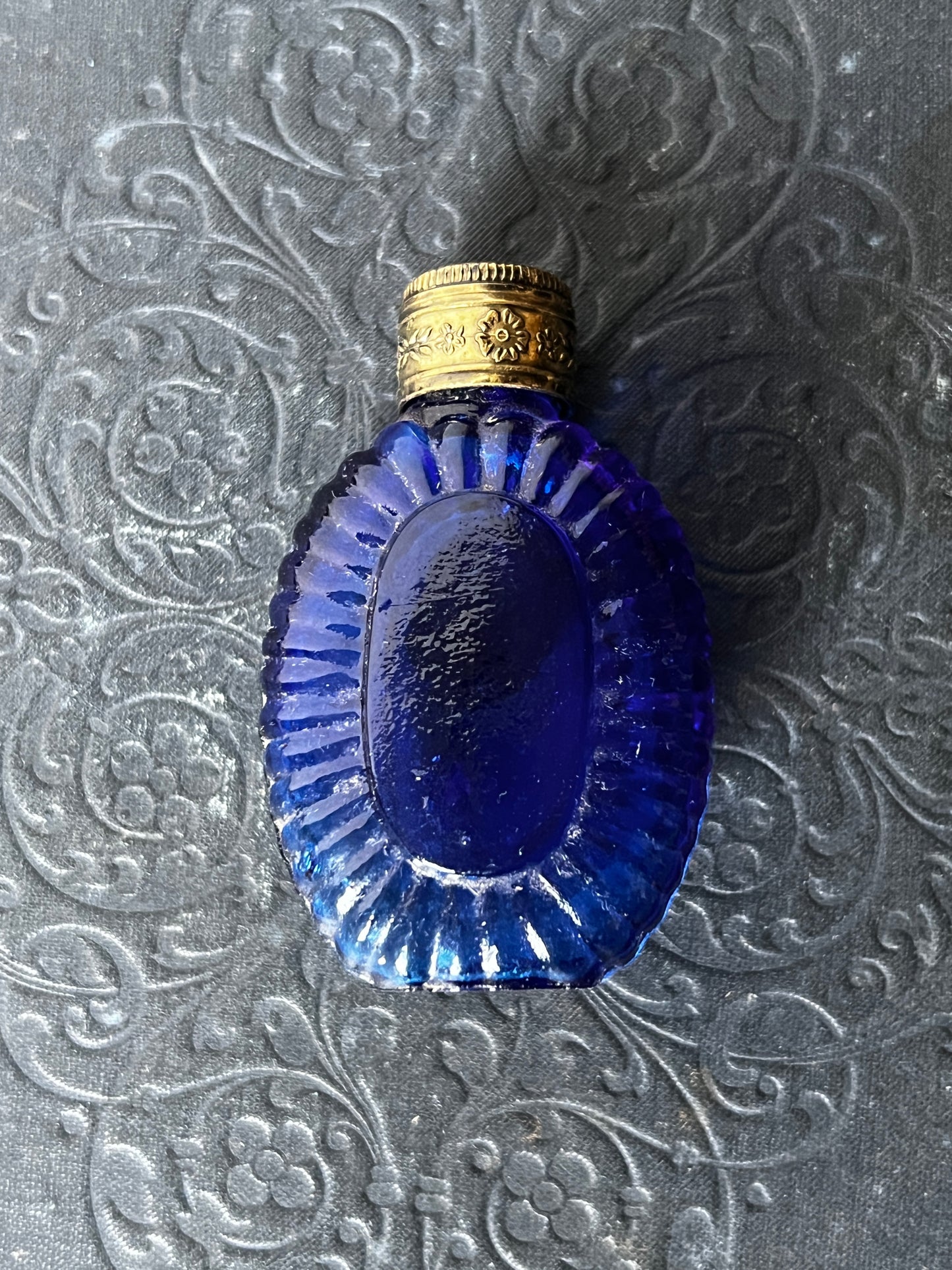 ★古い小瓶(ブルー)