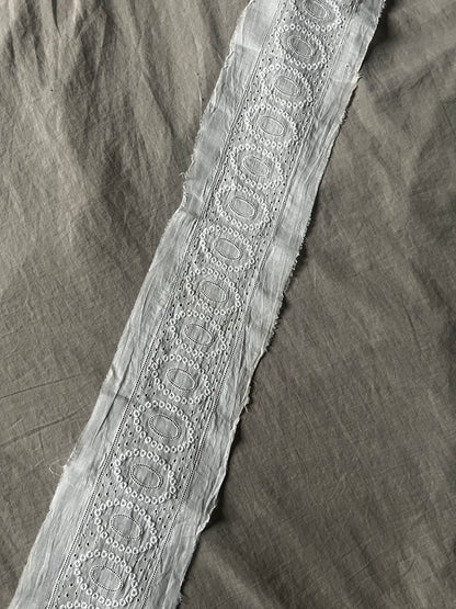 ★白刺繍トリム