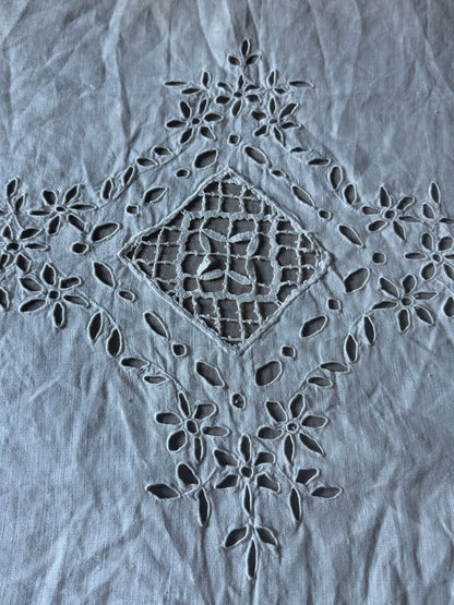 レースと刺繍のクロス(カーテン)