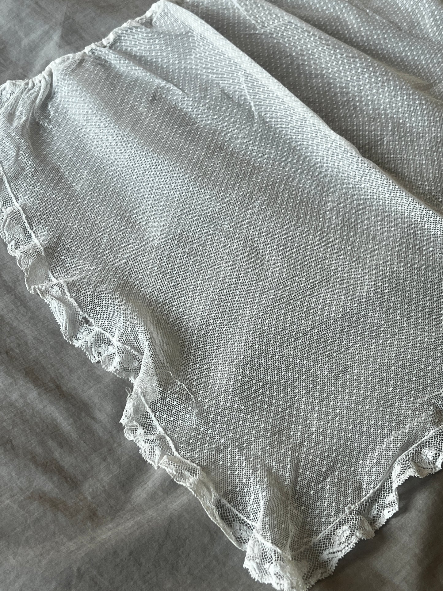 ドットチュールレースのミニカーテン