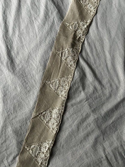 チュール刺繍レース