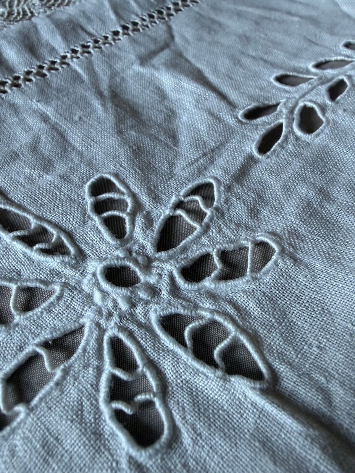 レースと刺繍のクロス(カーテン)