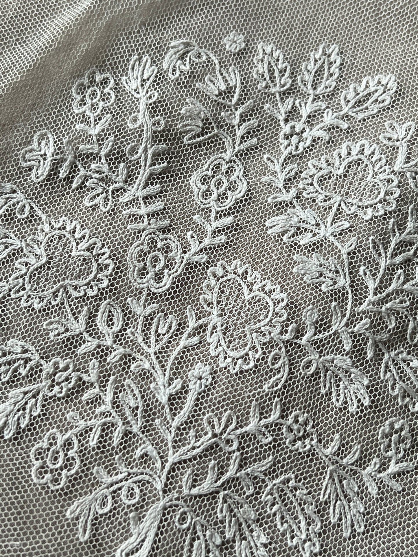 チュール刺繍ボネトップ