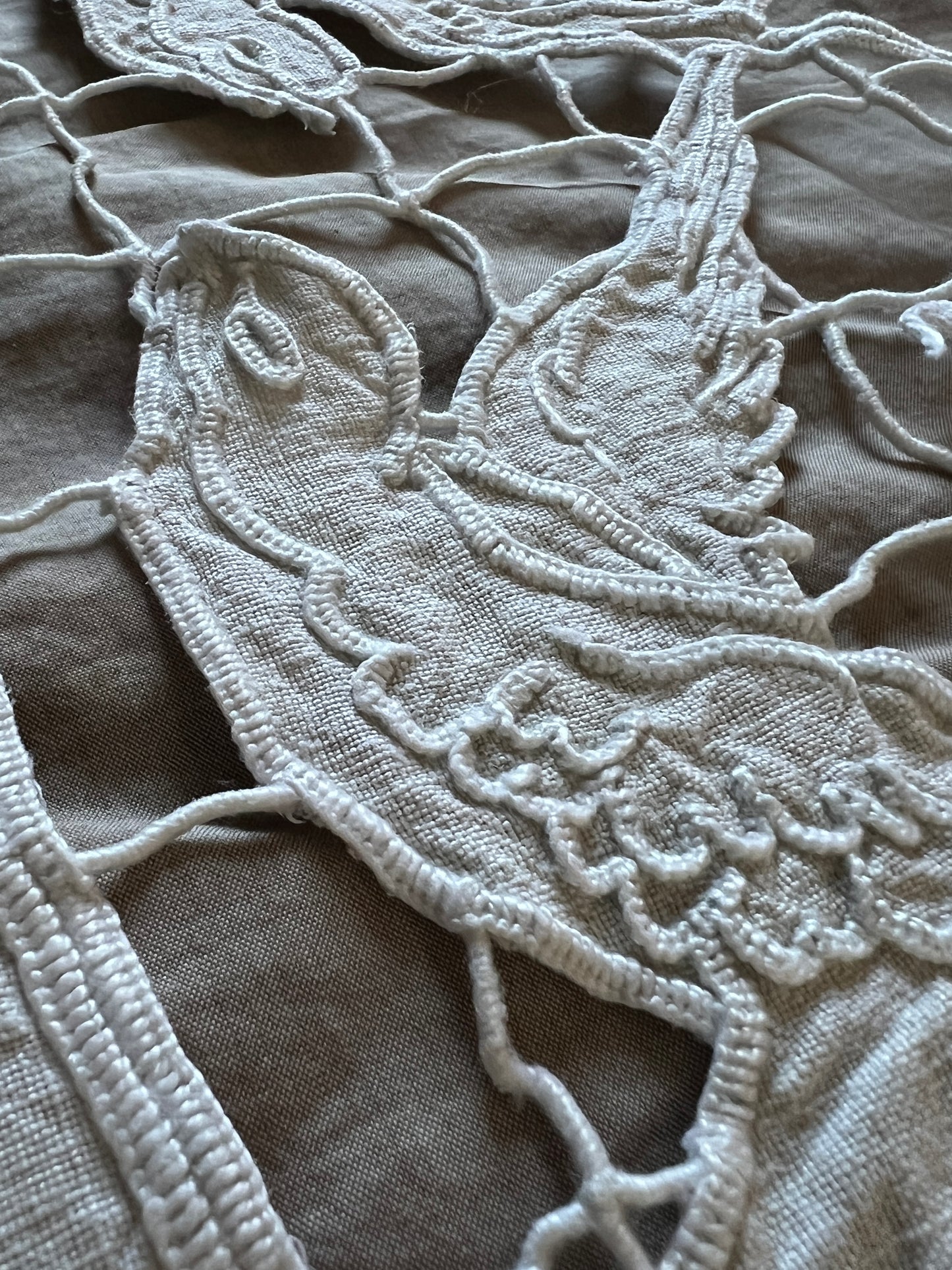 カットワーク刺繍クロス(鳥)