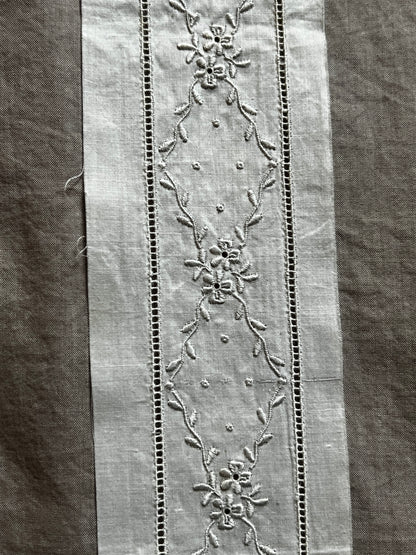 白刺繍トリム
