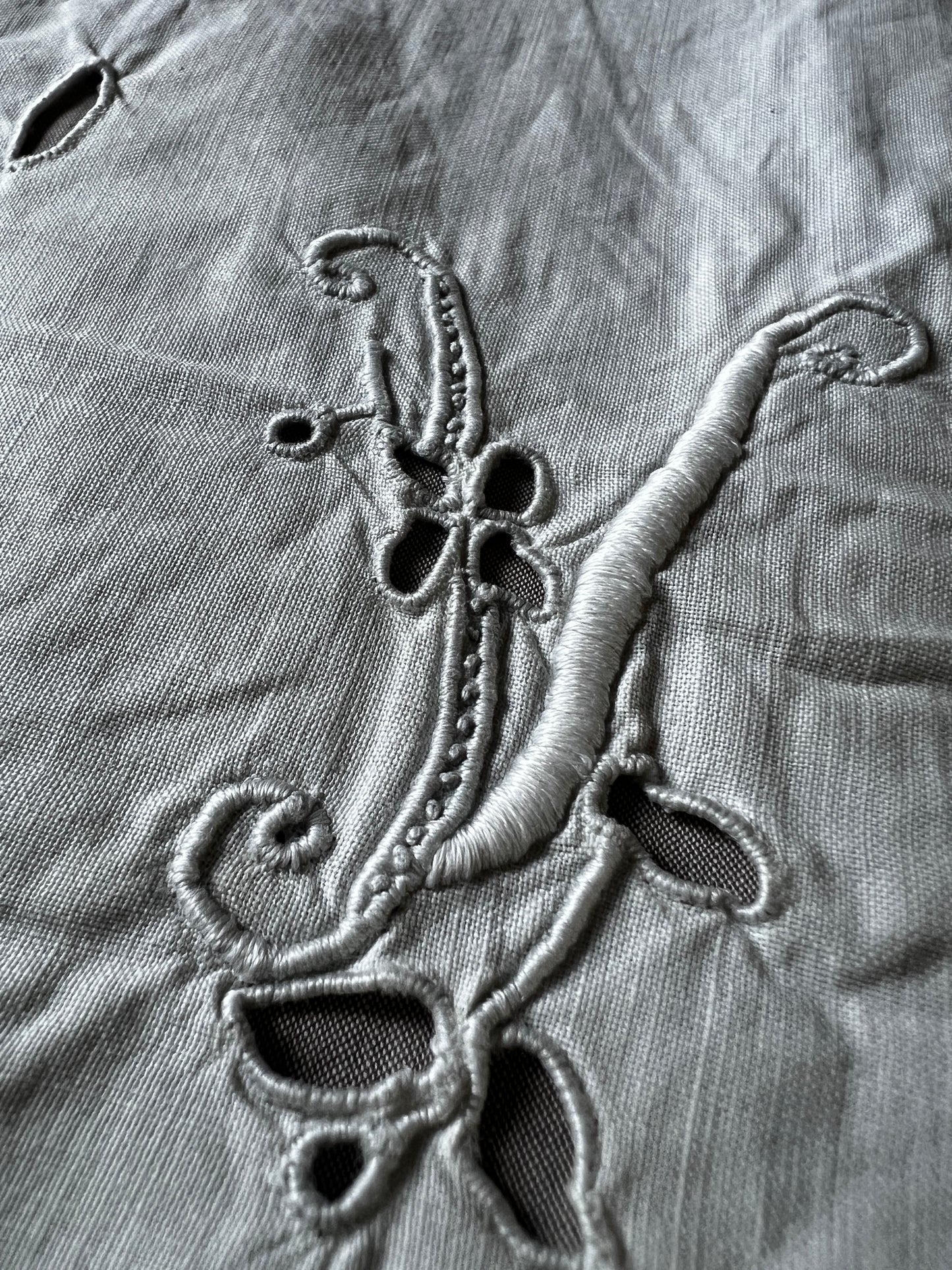 カットワーク刺繍クロス