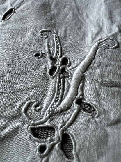 カットワーク刺繍クロス