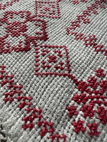 赤糸刺繍のクロス