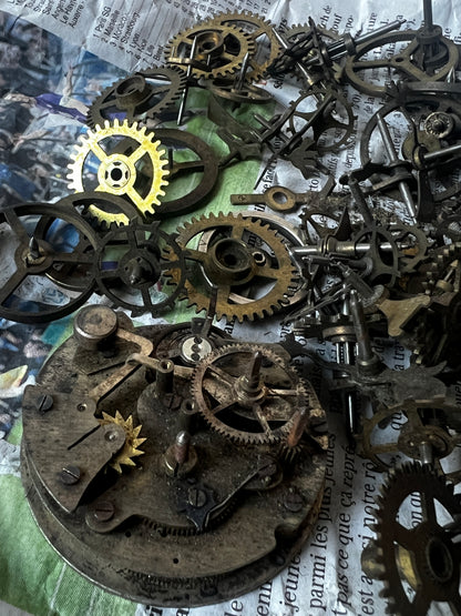 ★歯車部品入り木箱 【B】