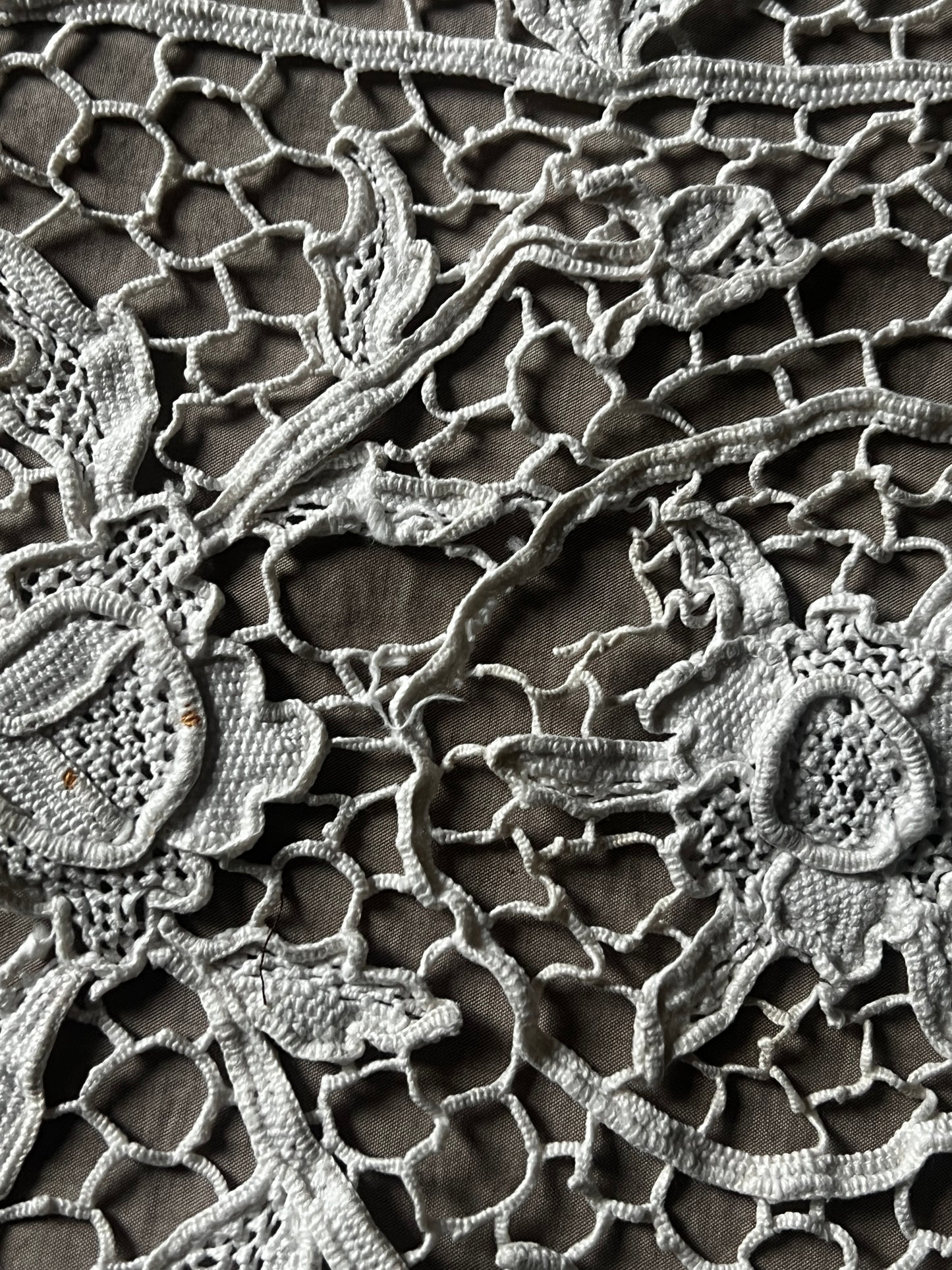 ニードルレースクロス