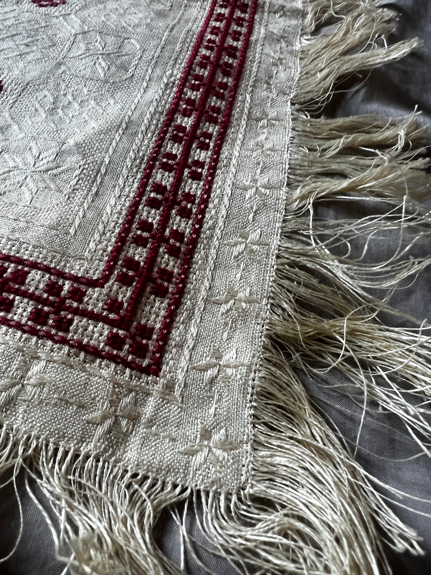 赤糸刺繍クロス