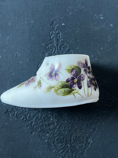 ブーツ型菫の小物入れ