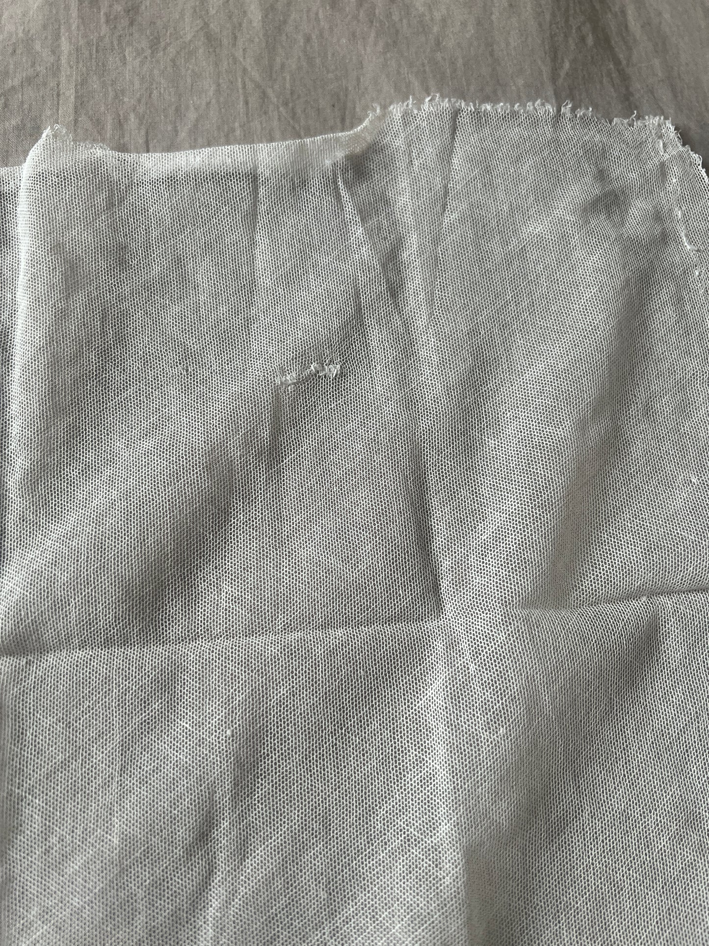 チュール刺繍レース