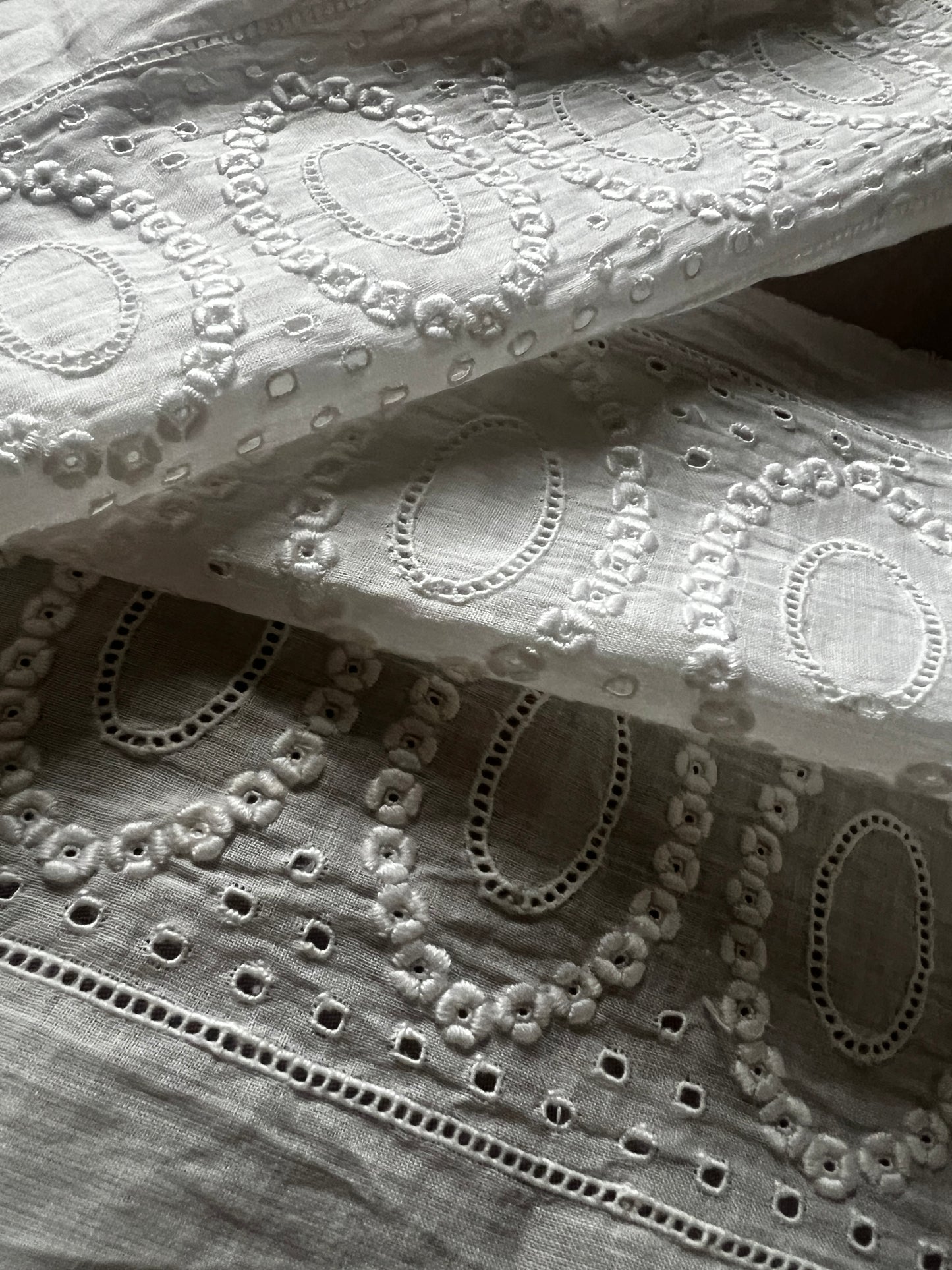 ★白刺繍トリム