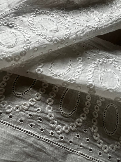 ★白刺繍トリム