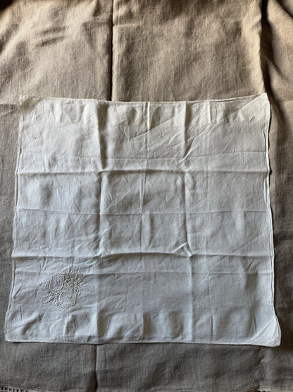 モノグラム刺繍ハンカチ