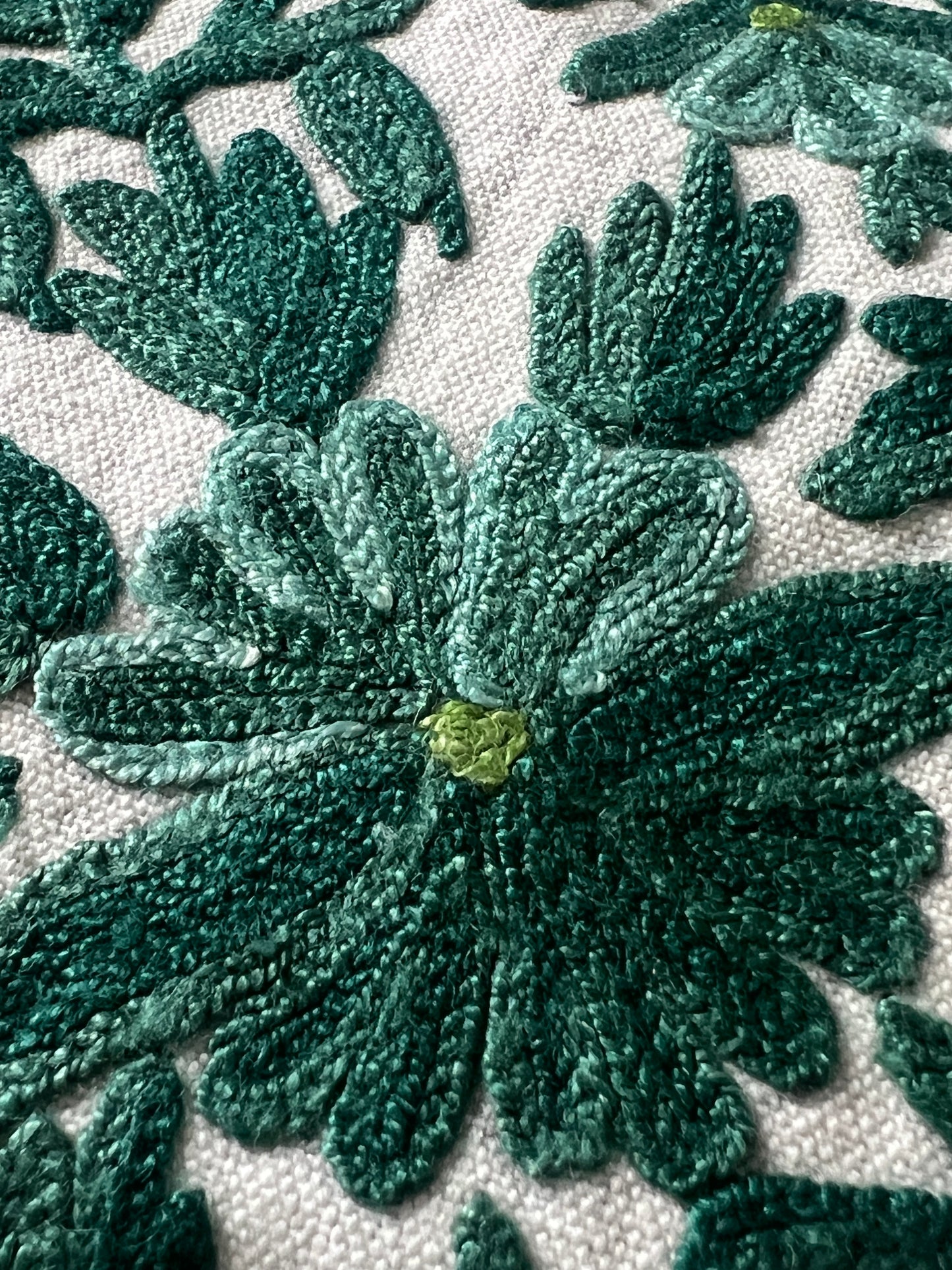 ★コルネリー刺繍の大判クロス