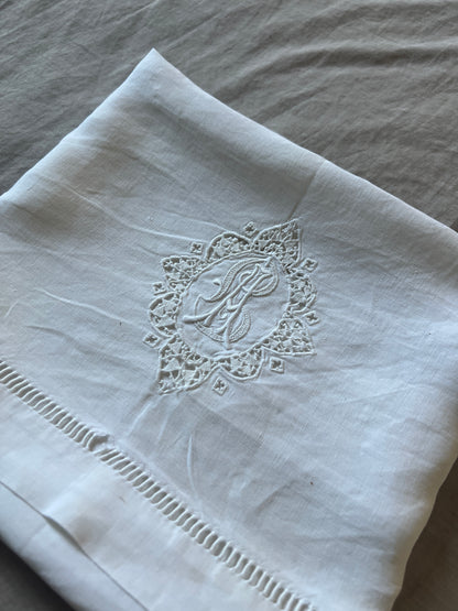 モノグラム刺繍リネン