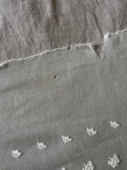 チュール刺繍レース端布