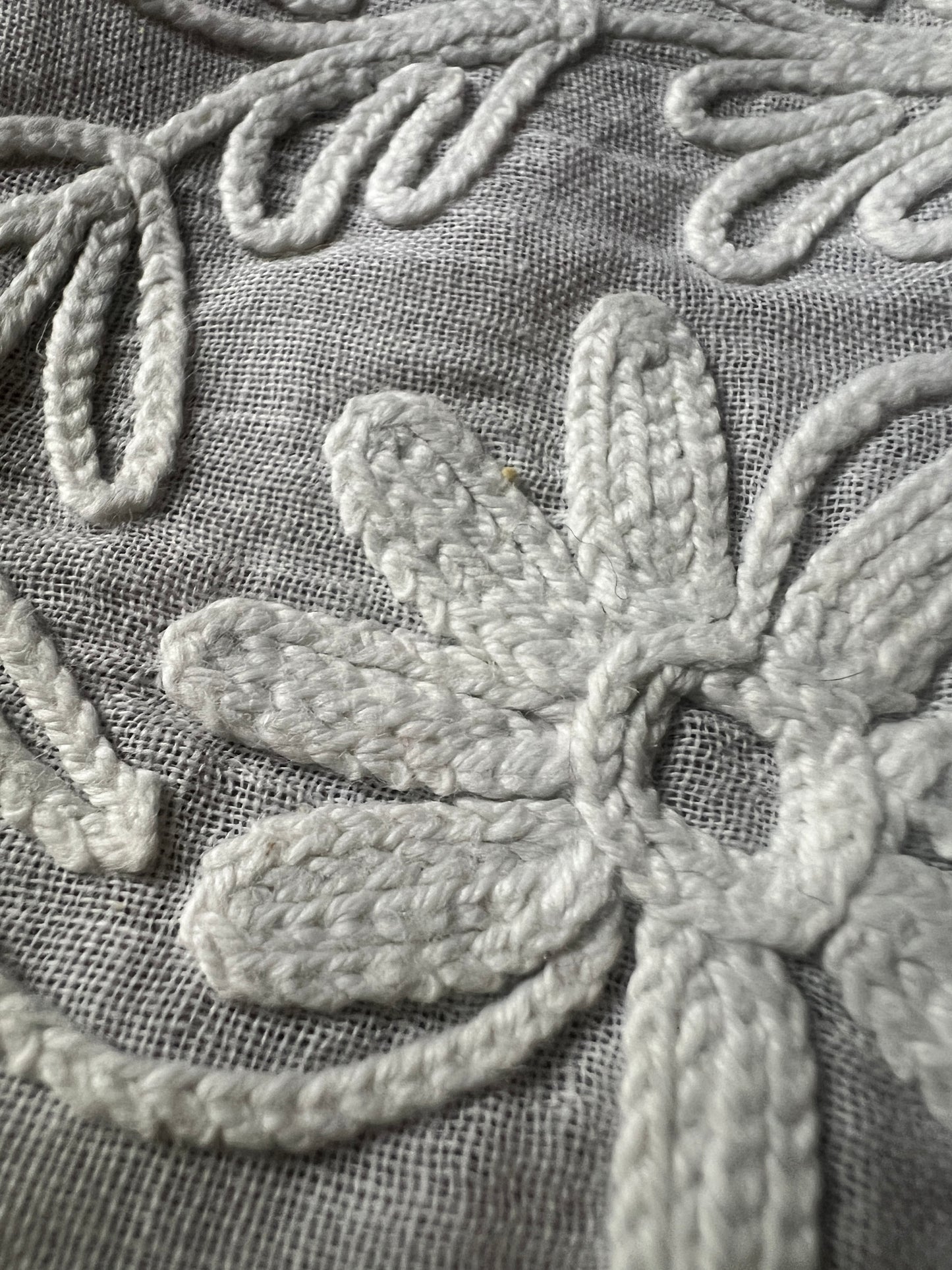 ★コルネリー刺繍飾り布