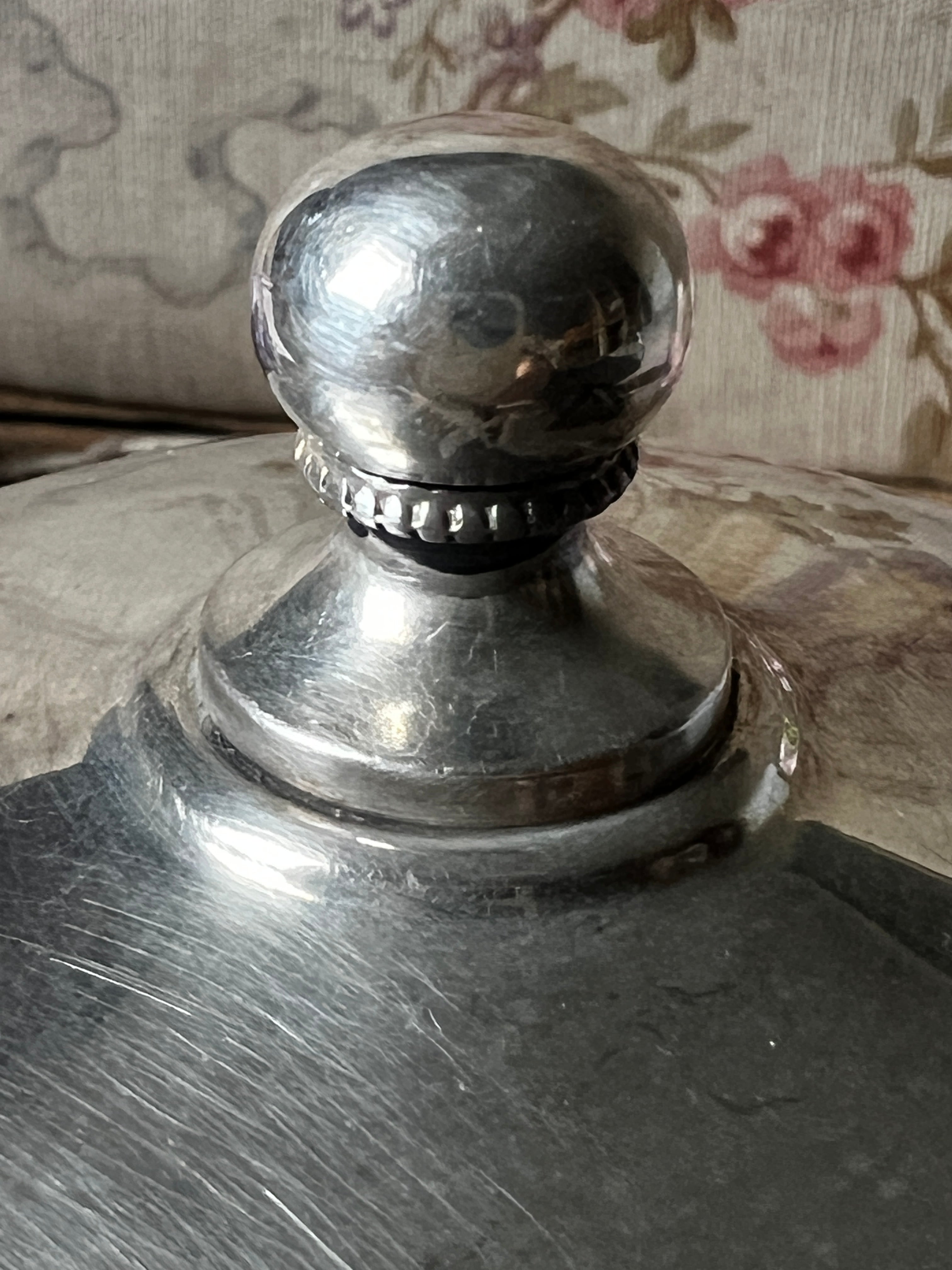 純銀　四足　彫金　ボンボニエール　102g 東さ8-0208☆2F 銀のボンボニエール – France Antique 銀色アンティーク