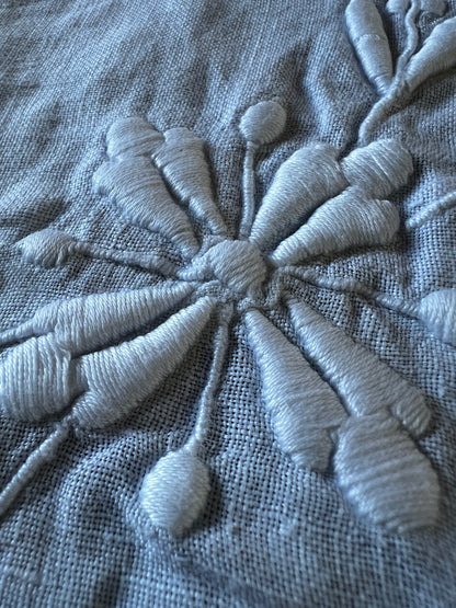 カットワークク刺繍大判クロス