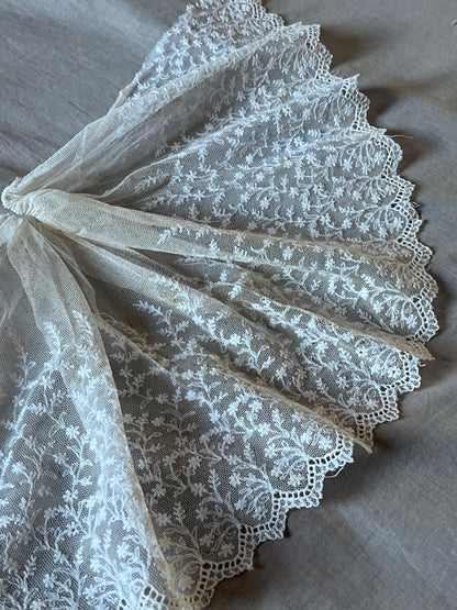 チュール刺繍レースフリル飾り