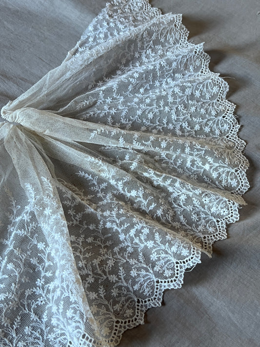 チュール刺繍レースフリル飾り