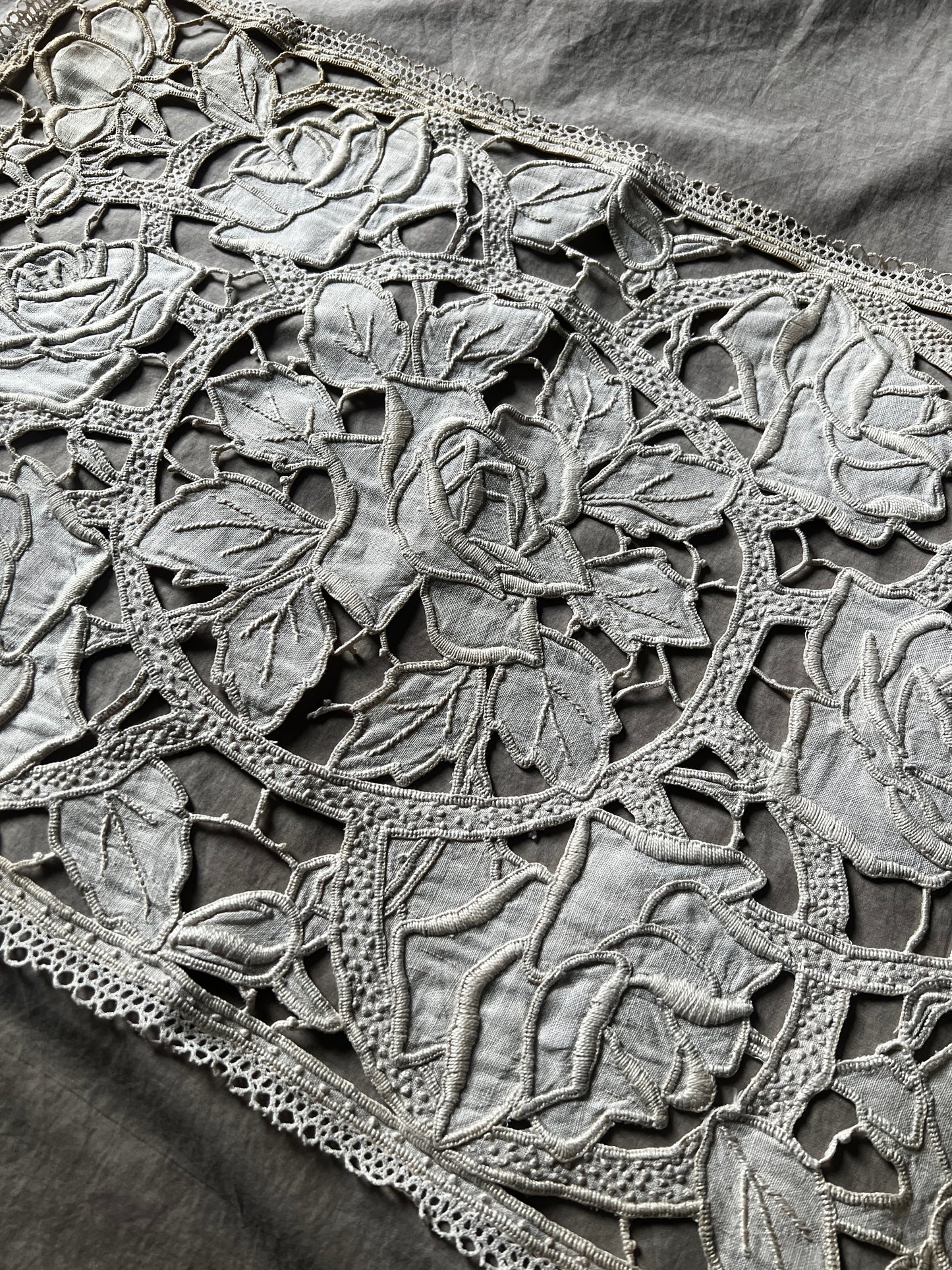 カットワーク刺繍クロス