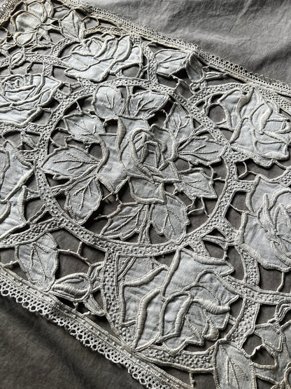 カットワーク刺繍クロス