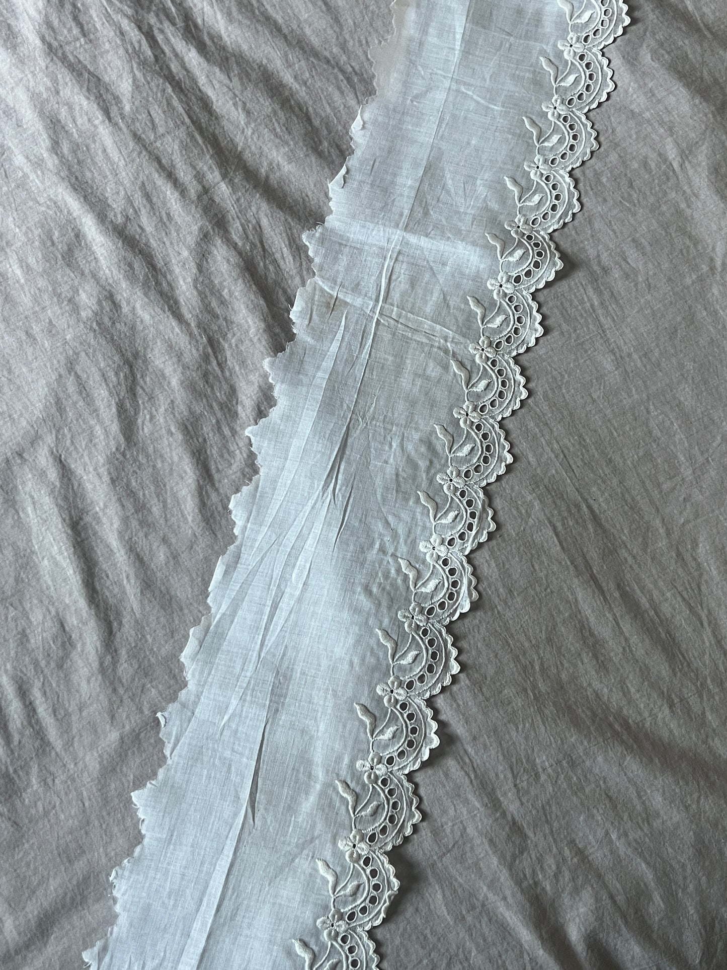 白刺繍トリム