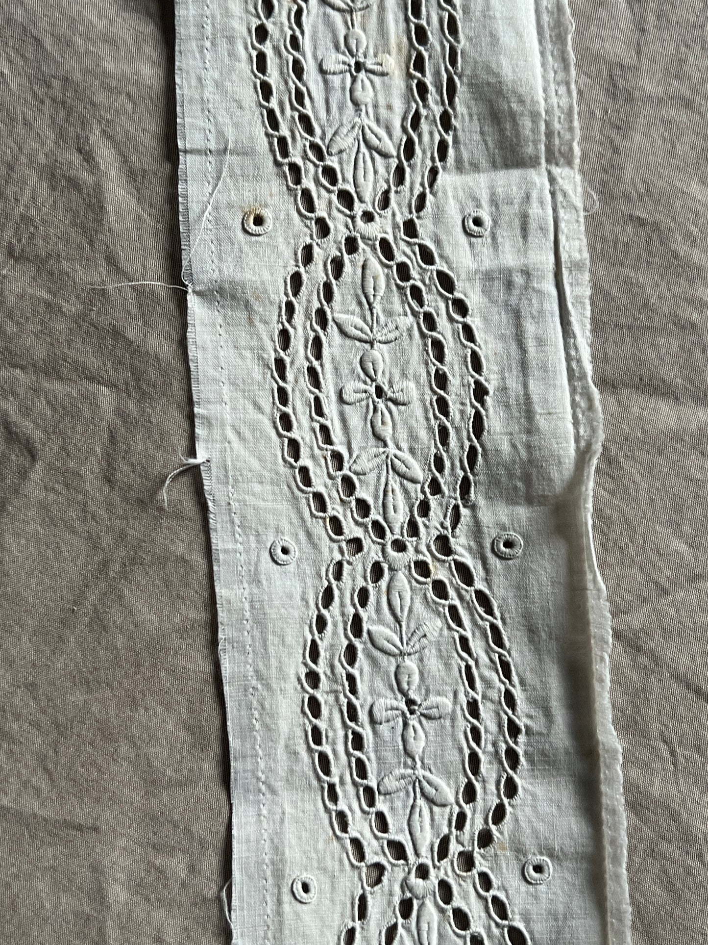 白刺繍トリム