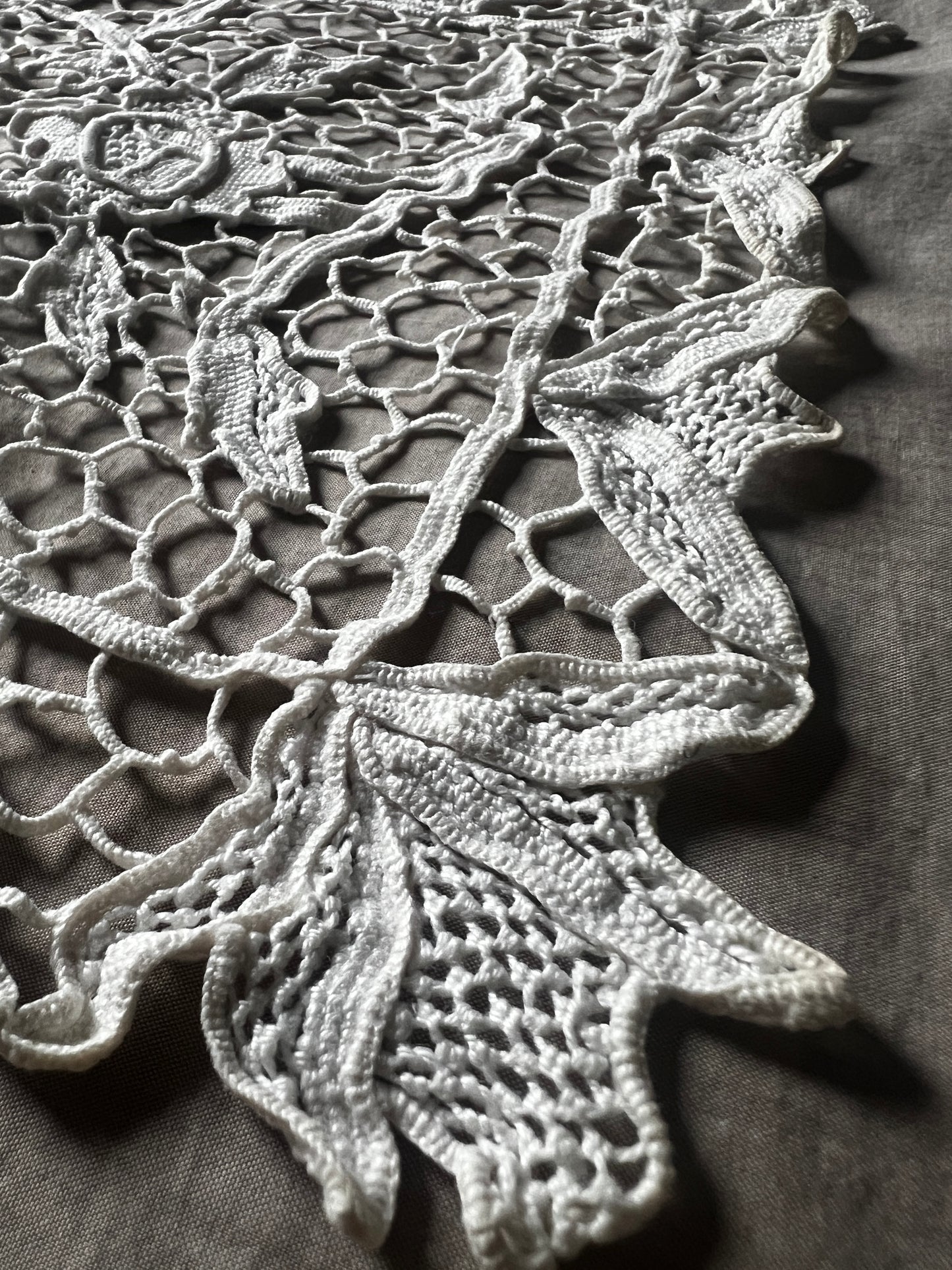 ニードルレースクロス