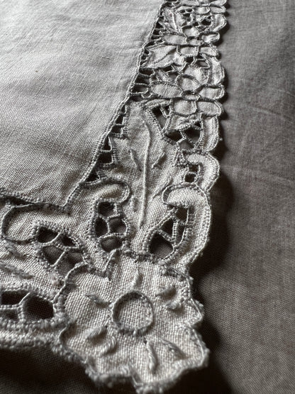 カットワーク刺繍クロス